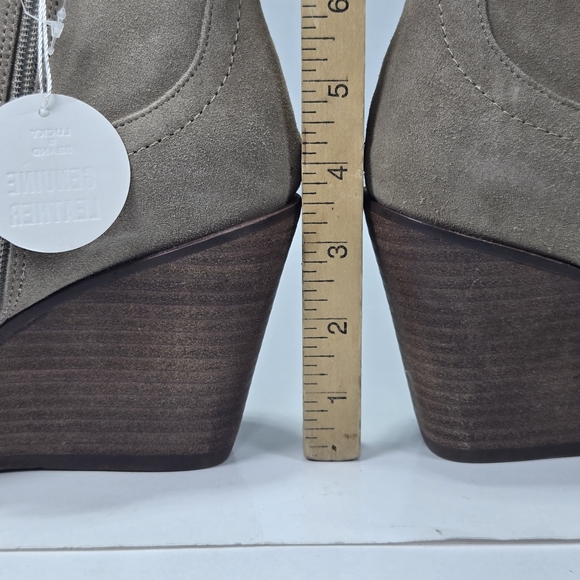 Lucky Brand Wadier Taupe Suede Wedge Heel Ankle Cowboy Boots Booties Size 9 - Picture 8 of 15